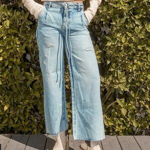 Free People Kinsey Light Wash Distressed Wide Leg Cropped Jeans size 28 NWT